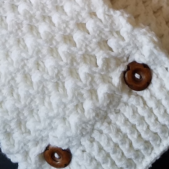 Scarf, Cowl - Picture 2 of 4